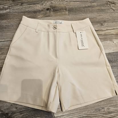 Beige short uit de collectie